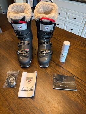 Rossignol Gray Ski Boots with Beige Fur Cuff HEATED 🆕